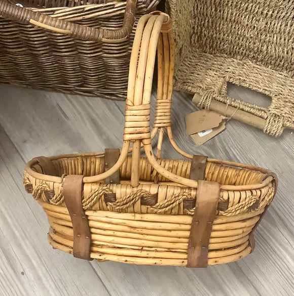 Woven basket with handle