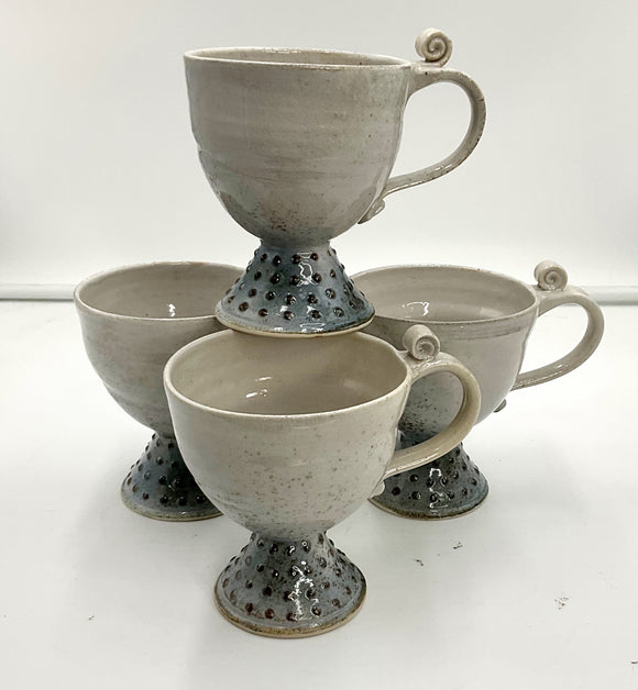 Pottery Pedestal Mug Set