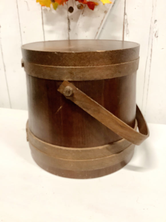 Wood bucket with lid