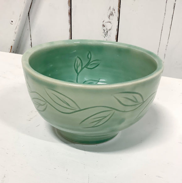 Clay leaf bowl