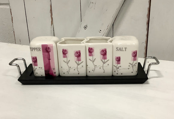 Floral salt pepper set