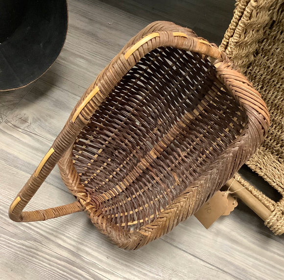 Woven basket, with handle