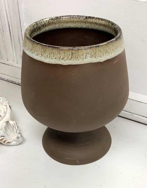 Pedestal Pottery bowl/cup